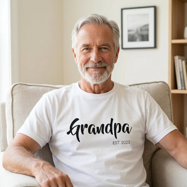 Camiseta Fonte Black Script Estabelecido Avô (Black Script Established Grandpa T-Shirt)