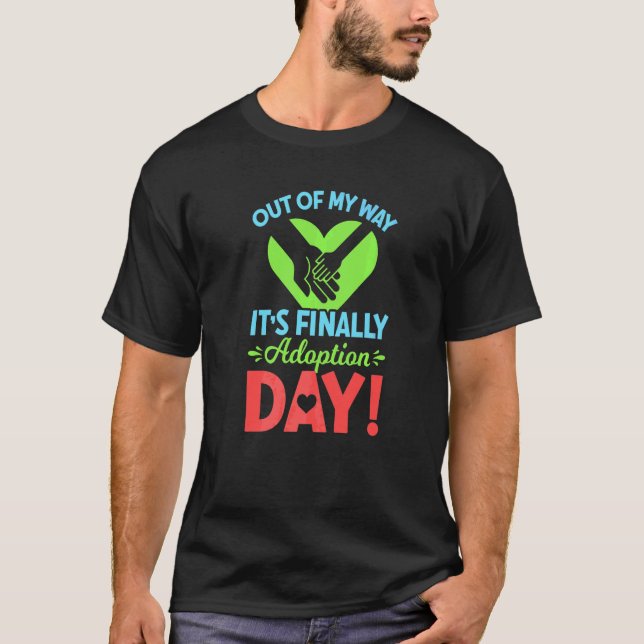 Camiseta Fora do meu caminho, finalmente é o dia da adoção  (Frente)