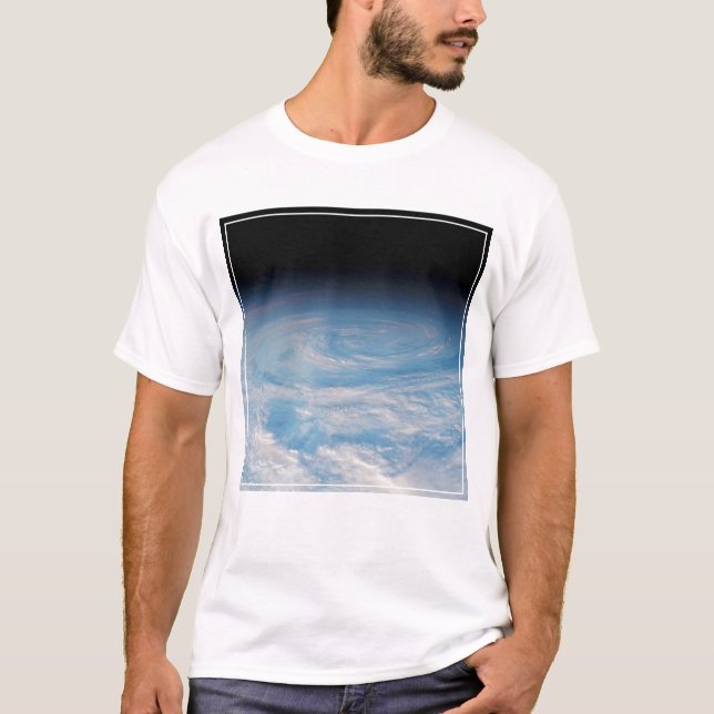 Camiseta Formação Circular De Nuvens Sobre O Oceano Pacífic (Frente)