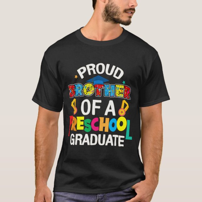 Camiseta Formando Da Pré-Escola Irmão No Último Dia Da Famí (Frente)