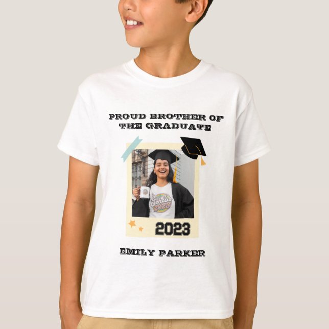 Camiseta Formando Irmão Orgulhoso - Personalize-o agora T-S (Frente)