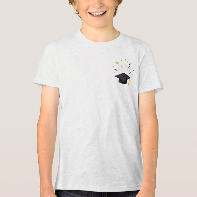 Camiseta Formandos Felizes Jogando Capacetes Celebração (Frente)
