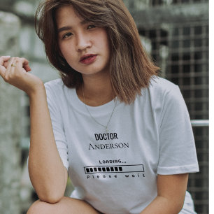 Camiseta Formatura de PhD engraçada Nome do Doutor Carregan