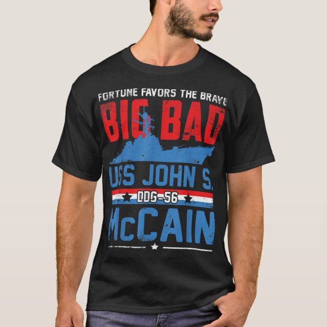 Camiseta Fortune favorece o corajoso DDG56 USS John McCain (Frente)
