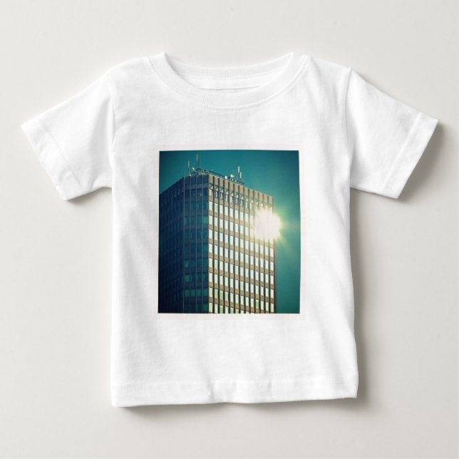 Camiseta Foto ao quadrado - Sol num edifício (Frente)
