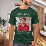 Camiseta Foto de aniversário mito lenda nome da legenda div<br><div class="desc">Para uma t-shirt verde. Personalize e adicione sua própria foto do aniversariante/homem. Personalize e adicione um nome,  40 anos e um texto. Texto: O Homem,  O Mito,  A Lenda.</div>