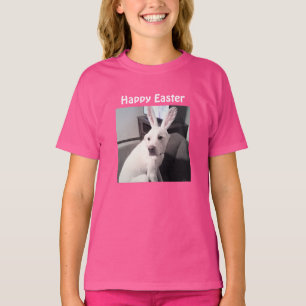 Camiseta Foto de Cachorro Bonito Vestindo Páscoa Olhando Ro