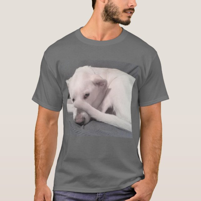 Camiseta Foto de Cachorro Branco com Rosto de Cobertura das (Frente)