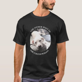 Camiseta Foto de Cachorro Branco e Bonito com Pai no sofá