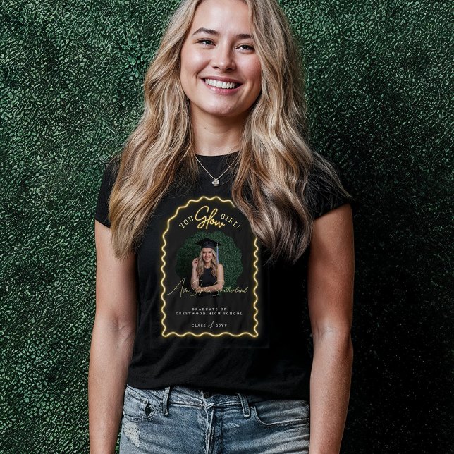 Camiseta Foto De Graduação De Néon Amarelo De Voz Brilhante (You Glow Girl Wavy Yellow Neon Graduation Photo Tri-Blend Shirt)