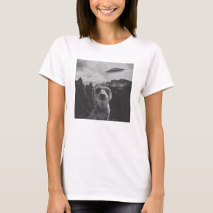 Camiseta Foto de Suricata em uma Paisagem Montanhosa Surrea