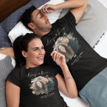 Camiseta Foto do Casal para sempre e para sempre<br><div class="desc">Camiseta Elegante de casal que mostra o ditado "sempre para sempre" que incorpora um centro cardíaco,  uma foto do casal feliz,  seus nomes e um encontro significativo.</div>