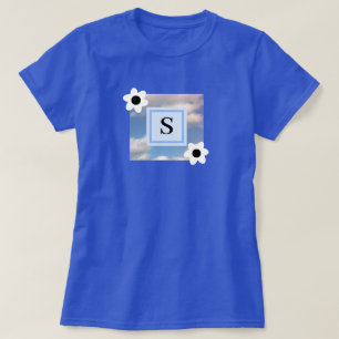 Camiseta Foto do céu nublado com inicial no quadro floral T