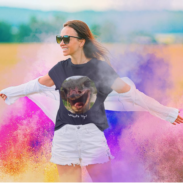 Camiseta Foto do Pássaro de Ostrich Engraçado O que há de n (Funny Ostrich Bird Photo What's Up Women's Dark T-Shirt)