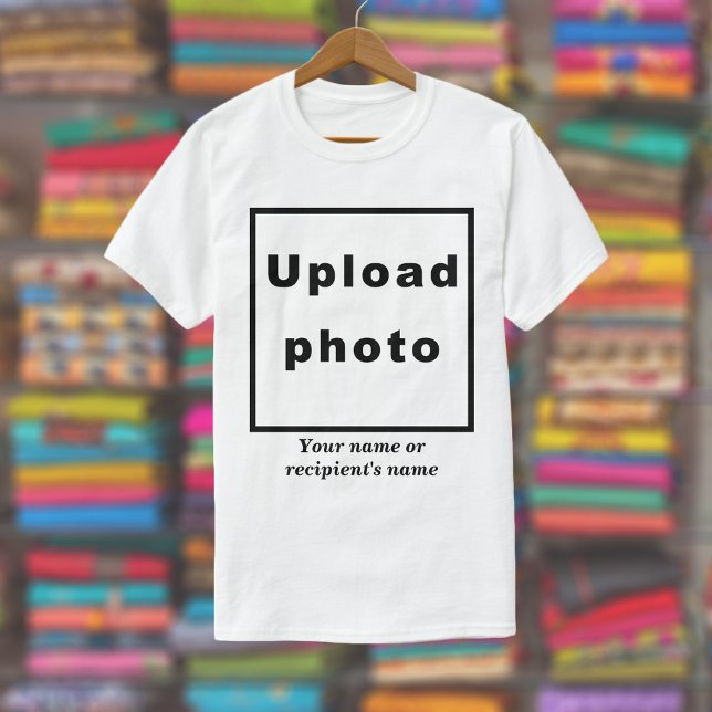 Camiseta Foto e nome em branco e outra cor clara (Photo and name on white t-shirt. Available also in other colors.)