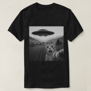 Camiseta Foto engraçada de gato com OVNI, nave espacial ali