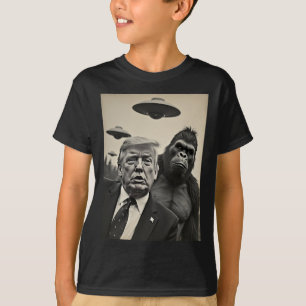 Camiseta Foto engraçada de Trump e Pé Grande com Óvnis e Al