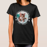 Camiseta Foto personalizada de Pet de Gato do Mundo<br><div class="desc">O melhor gato do mundo... Surpreenda sua mãe de gato favorita neste Dia de as mães, aniversário ou Natal com esta super fofinha camiseta personalizada de fotos. Personalize esta camiseta-mãe de gato com a foto favorita de seu gato, e o nome. Esta camisa de mãe de gato é um mosto...</div>