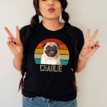 Camiseta Foto Personalizada De Pet Do Cão De Vintagem Perso<br><div class="desc">Celebre seu melhor amigo peludo com a Camisa Tripla de Foto Personalizada do Cão Vintage Pet Foto Personalizada! Apresentando um design de retrorreflector nostálgico emparelhado com uma foto personalizada de seu cachorro, esta camisa permite mostrar seu animal de estimação de maneira divertida e na moda. Basta carregar a foto do...</div>