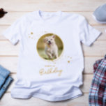 Camiseta Foto Pet Dourada Stars Dog Aniversário Personaliza<br><div class="desc">Puppy Pawty! Adicione o toque final ao seu aniversário de filhotes ou cães com esta elegante foto personalizada de ouro e camisas de festa de estrelas brilhantes. Adicione a foto favorita do seu filhote e personalize com nome, idade de aniversário! Veja a coleção de aniversário do Puppy Dog para fazer...</div>