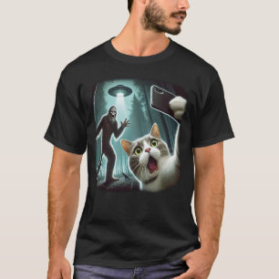 Camiseta Fotobombs Gato Selfie com OVNI na Floresta