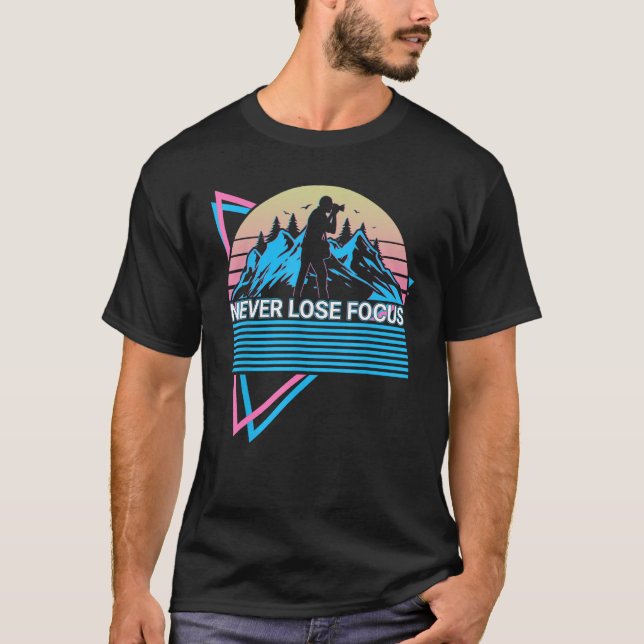 Camiseta Fotografia da Câmera Fotografada Retro Nunca Perde (Frente)