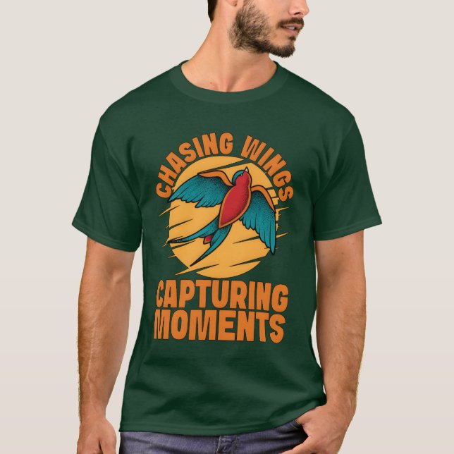 Camiseta Fotografia de pássaros perseguindo asas observando (Frente)