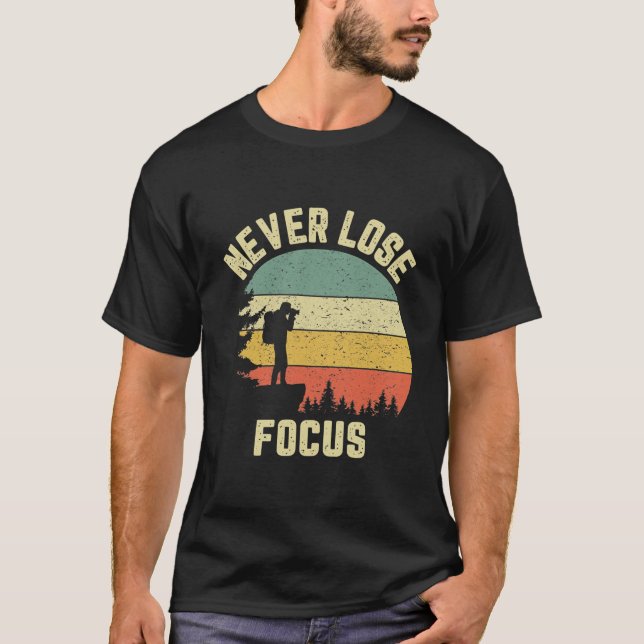 Camiseta Fotógrafo Engraçado Camera Camera Nunca Foco Perde (Frente)