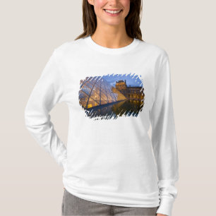 Camiseta França, Paris. O Louvre ao crepúsculo. Crédito 3