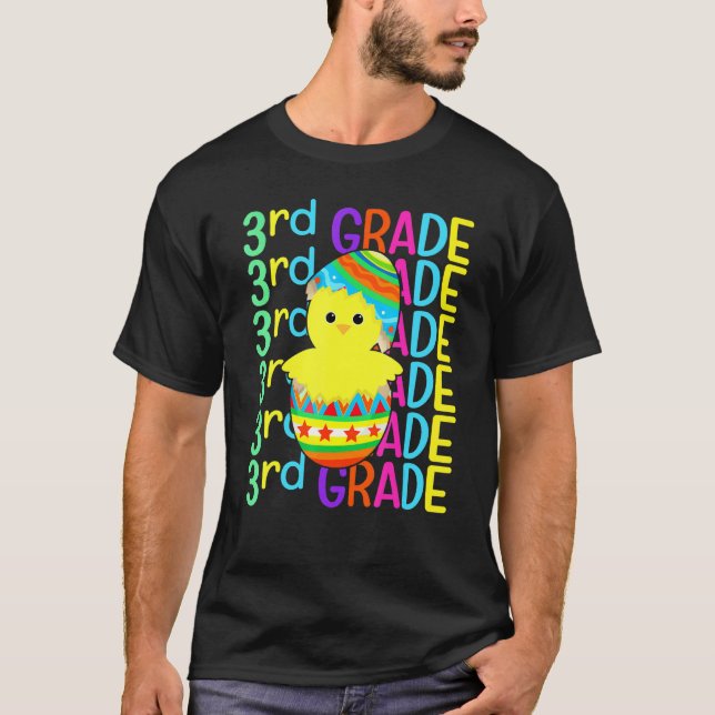 Camiseta Frango da Terceira Série Quebra os Ovos Dia de Pás (Frente)