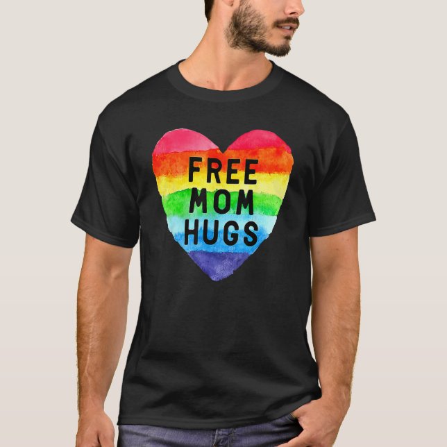 Camiseta Free Mom Hugs Rainbow Heart Lgbt Lgbtq Pride Month (Frente)