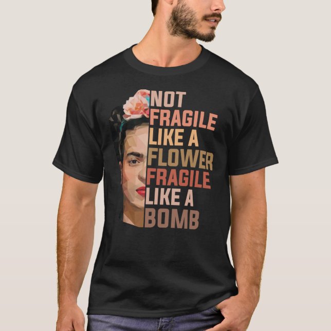 Camiseta Frida Kahlo Não Frágil Como Uma Flor Frágil Como (Frente)