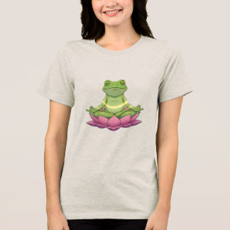 Camiseta Frog Meditating On Flower Cute Funny Womens