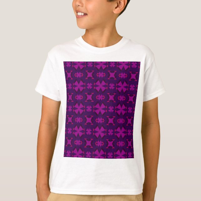 Camiseta Fuchsia Geotech: A Vibrant Abstract Geometric Text (Frente)