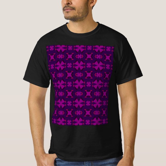 Camiseta Fuchsia Geotech: A Vibrant Abstract Geometric Text (Frente)