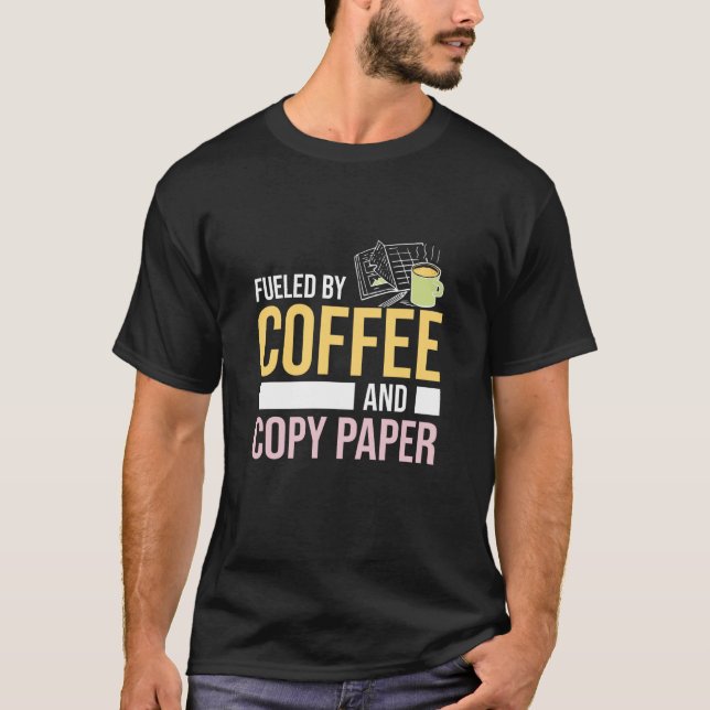 Camiseta Fueled By Coffee And Copy Paper Teacher's Aide Par (Frente)