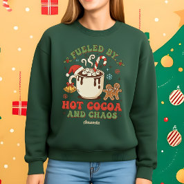Camiseta Fueled by Hot Cocoa and Chaos Funny Christmas Gift