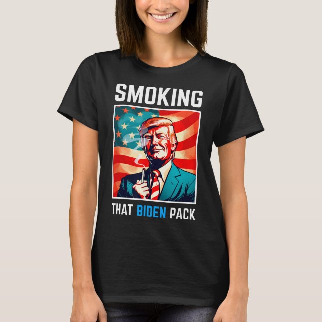Camiseta Fumar Essa Embalagem De Biden - Trump 2024 (Frente)