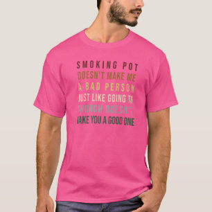 Camiseta Fumar Maconha Não Me Faz Uma Pessoa Má Assim Como