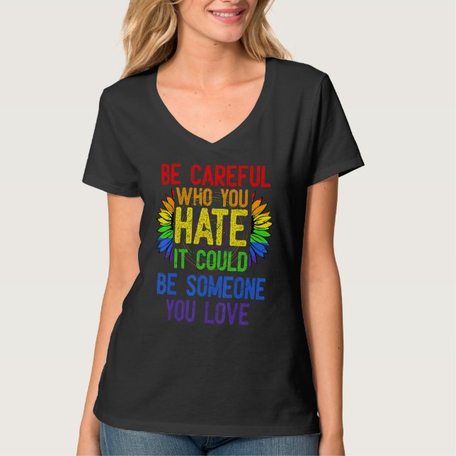Camiseta Fun Be Careful Who You Hate It Could Be Someone Yo (Frente)