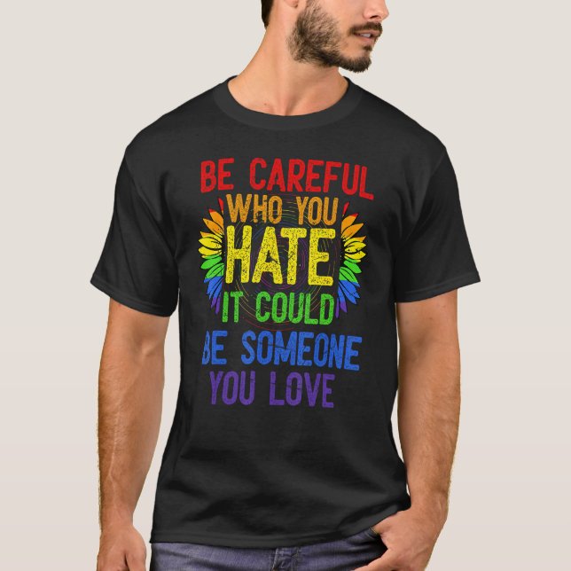 Camiseta Fun Be Careful Who You Hate It Could Be Someone Yo (Frente)