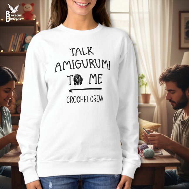 Camiseta Fun Custom TALK AMIGURUMI TO ME Crochet Crew (Fun TALK AMIGURUMI TO ME Crochet Sweatshirt w/ customizable text. Ideal gift for your Crochet Crew.)