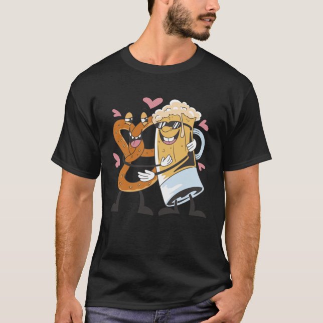 Camiseta Fun German pretzel with beer design for party holi (Frente)