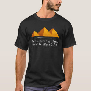 Camiseta Funciona Tão Duro Que O Pessoas Acha Que Os Aliens