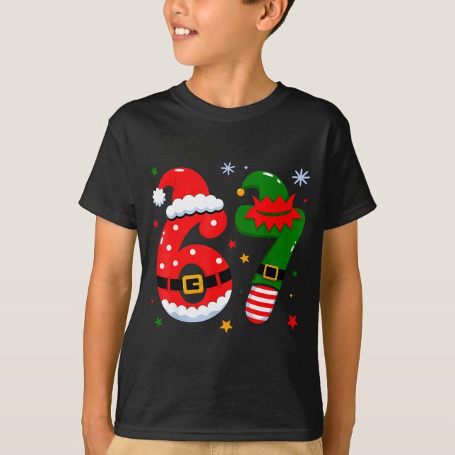 Camiseta Funny 6 7 Six Seven Meme Christmas Santa Elf Coupl (Frente)