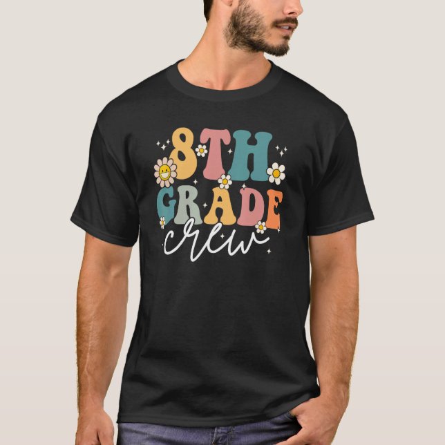 Camiseta Funny 8th Grade Crew Back To School Retro Groovy V (Frente)