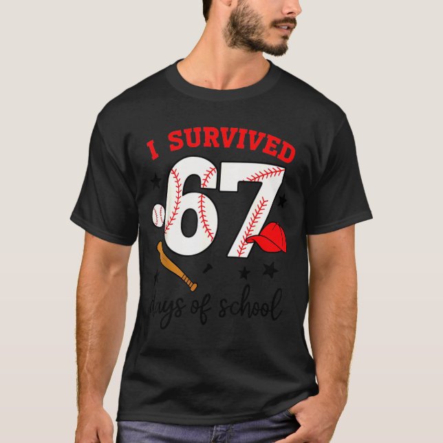 Camiseta Funny Baseball I Survived 67 Days Of School Design (Frente)