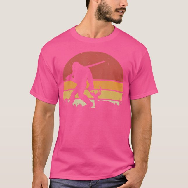 Camiseta Funny Bigfoot Caçando Sasquatch Engraçado Caça Pé  (Frente)