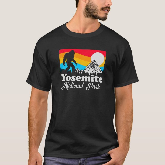 Camiseta Funny Bigfoot Retro Yosemite National Park Gag Gif (Frente)