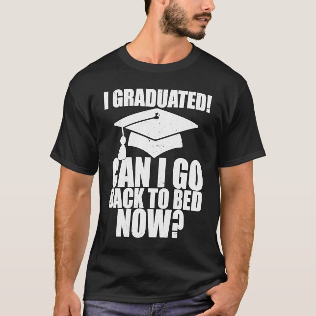 Camiseta Funny Can I Go Back to Bed Graduation For Her Him  (Frente)